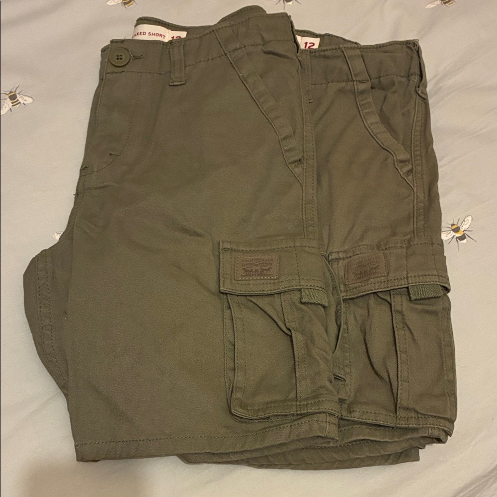 Levi's cargo Utility Shorts in olive green boys 12